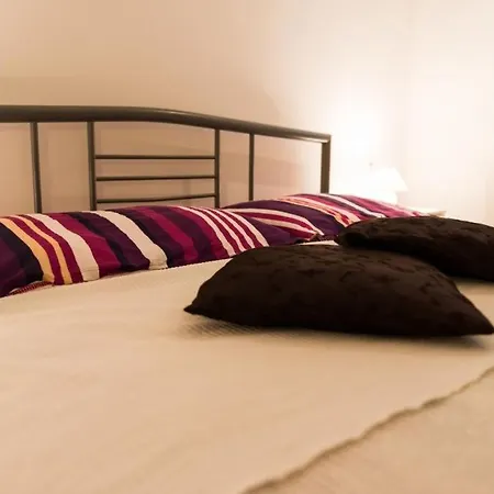 Lee Loo Apartment *