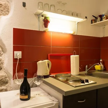 Lee Loo Apartment *